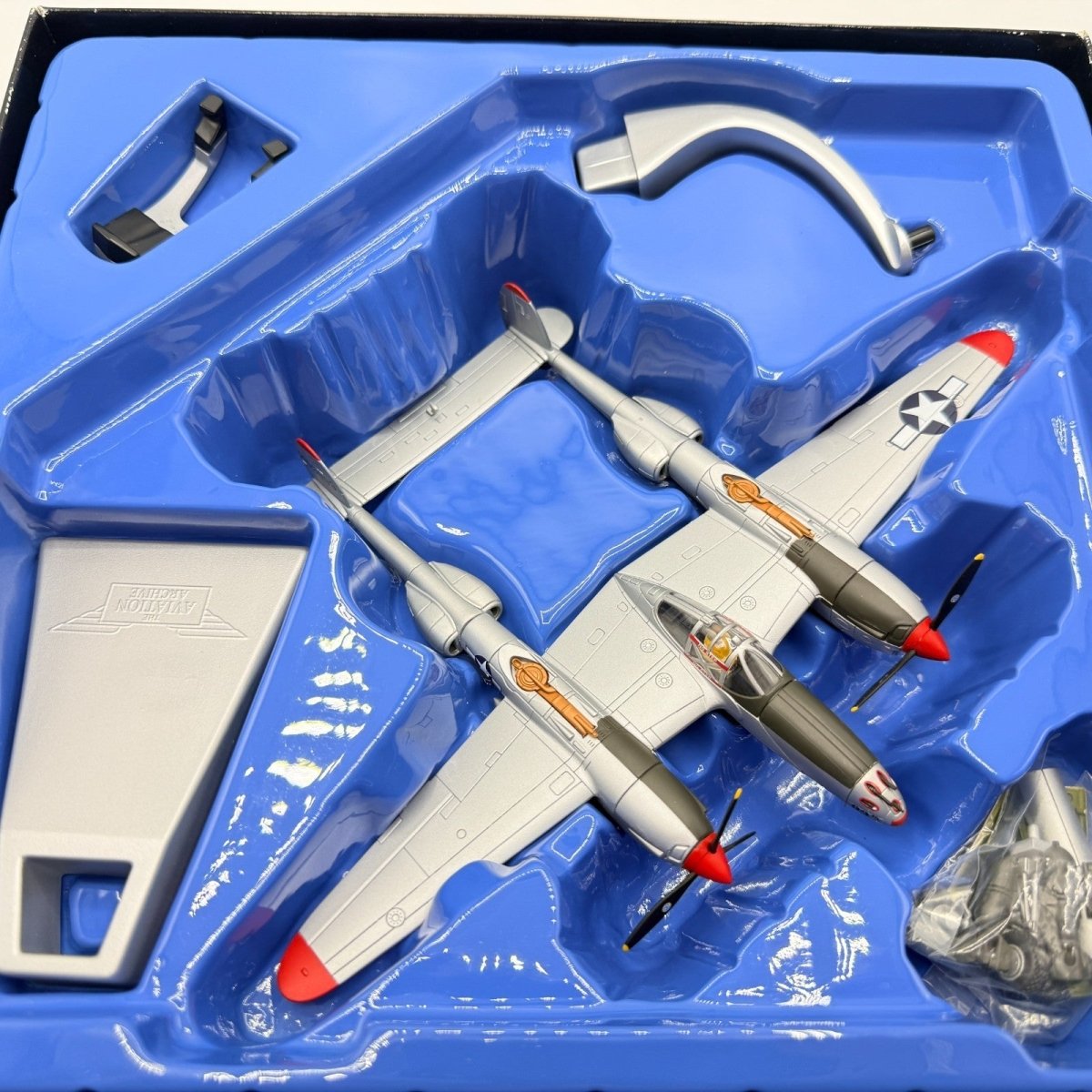 Corgi Aviation Archive 1:72 AA36601 P - 38J Lightning Richard Bong 49th FG 9th FS - Corgi