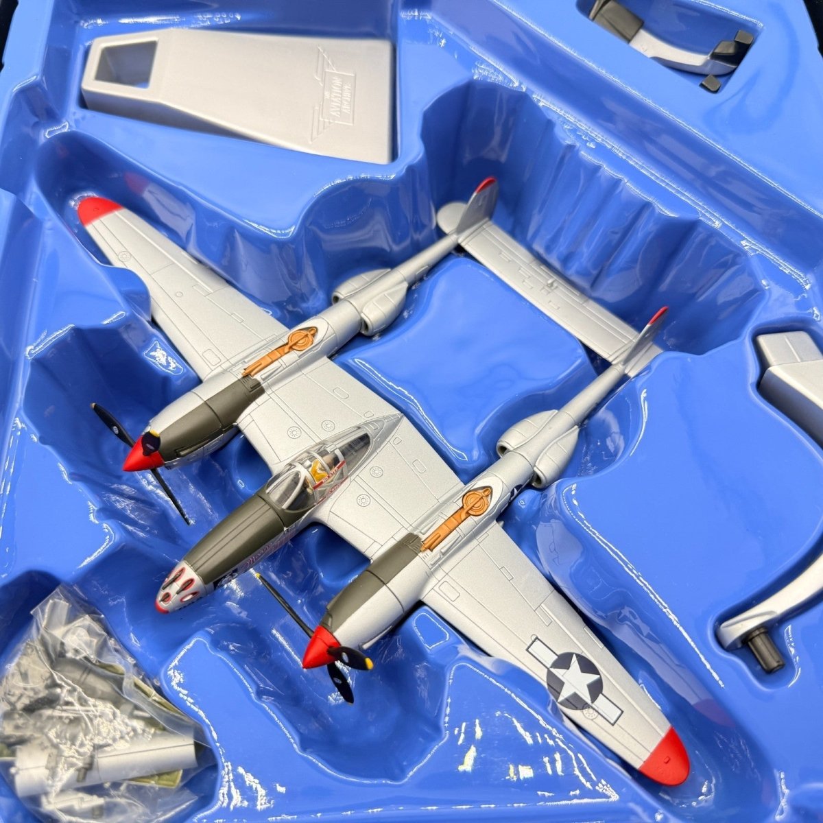 Corgi Aviation Archive 1:72 AA36601 P - 38J Lightning Richard Bong 49th FG 9th FS - Corgi