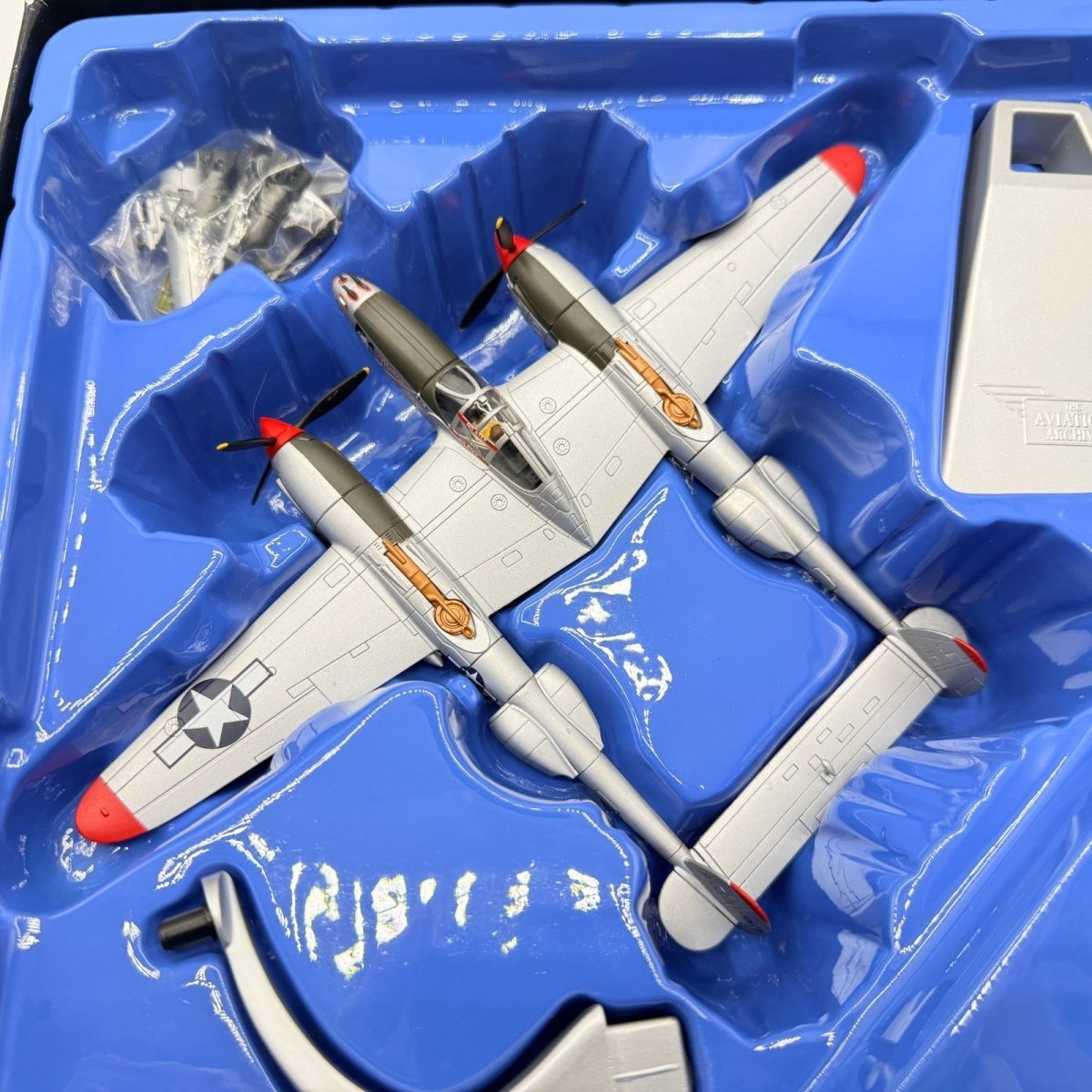 Corgi Aviation Archive 1:72 AA36601 P - 38J Lightning Richard Bong 49th FG 9th FS - Corgi