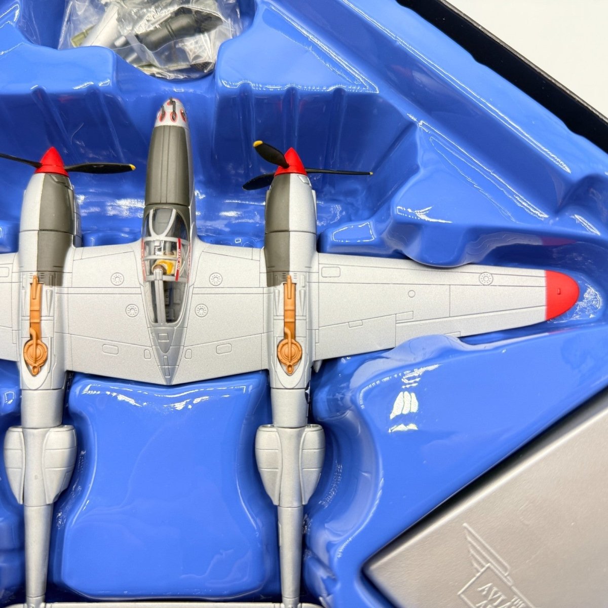 Corgi Aviation Archive 1:72 AA36601 P - 38J Lightning Richard Bong 49th FG 9th FS - Corgi