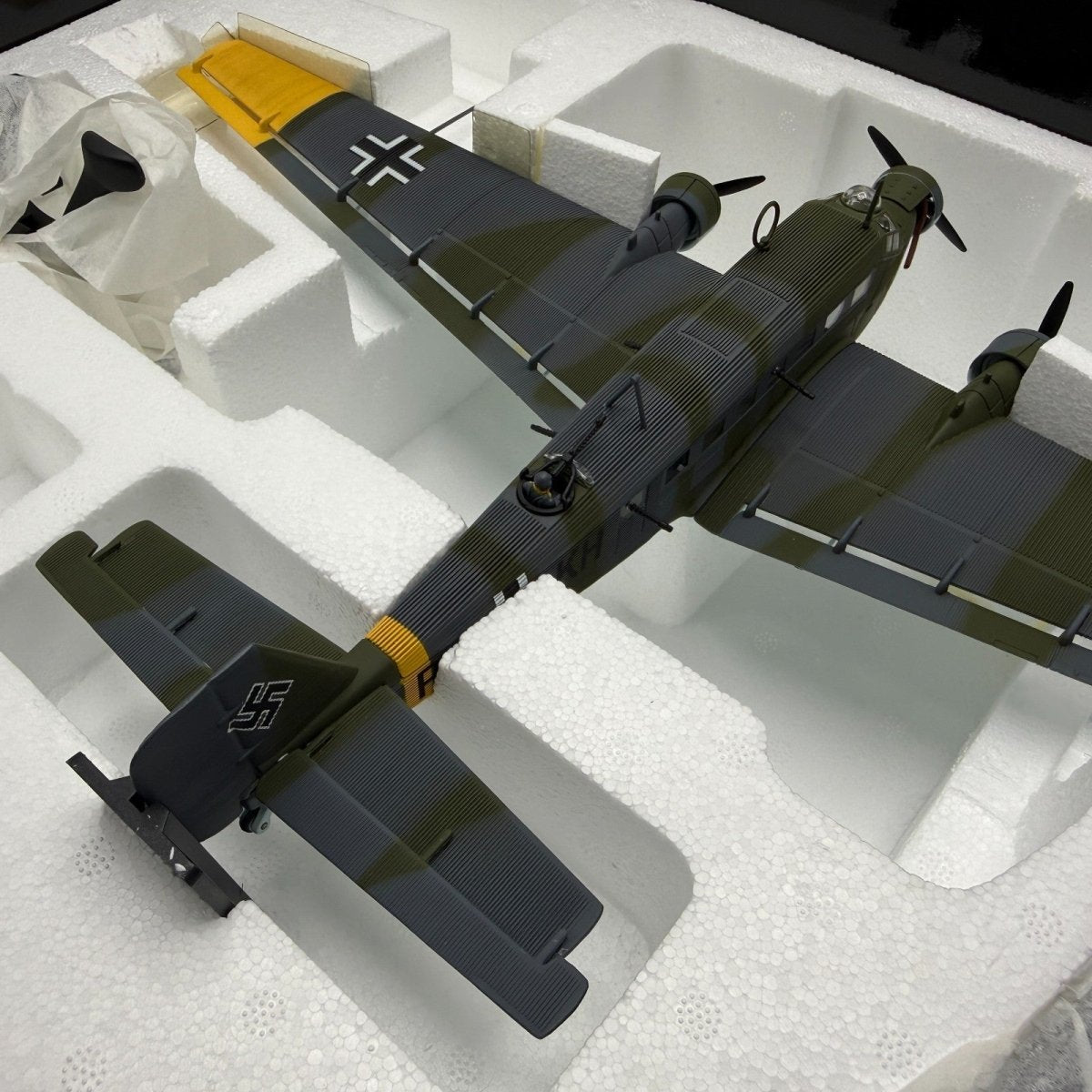 Corgi Aviation Archive 1:72 AA36902 Junkers JU52 Budaros Airfield 1944 - Corgi