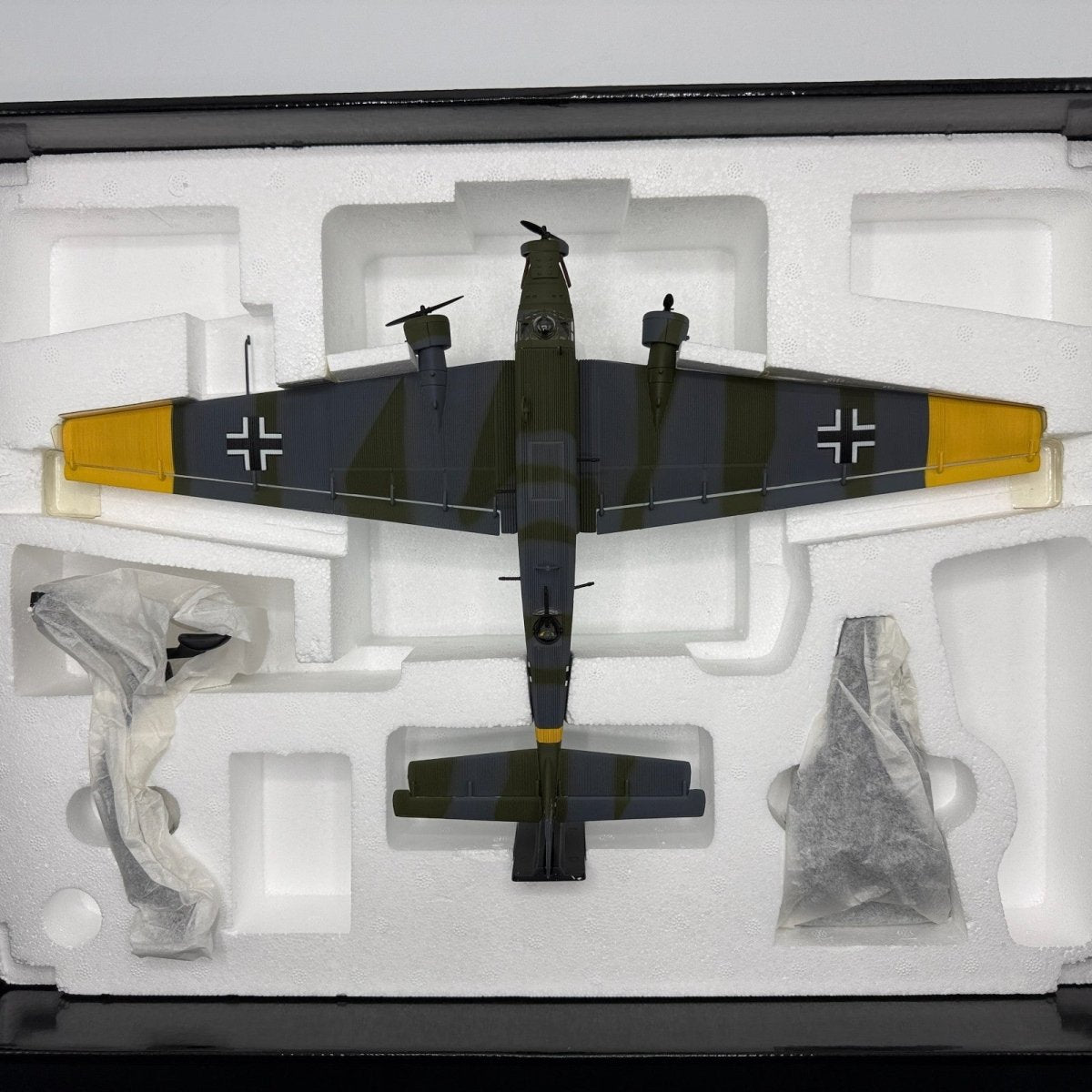 Corgi Aviation Archive 1:72 AA36902 Junkers JU52 Budaros Airfield 1944 - Corgi