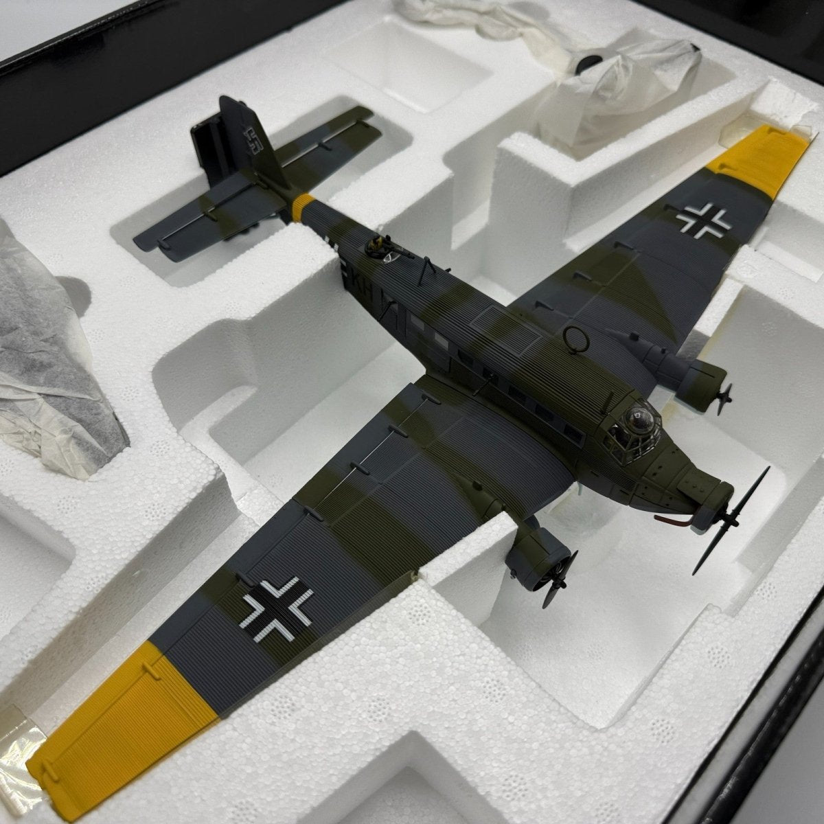 Corgi Aviation Archive 1:72 AA36902 Junkers JU52 Budaros Airfield 1944 - Corgi