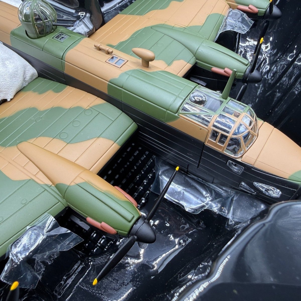 Corgi Aviation Archive 1:72 AA37201 Halifax B.MK.II Series 1, RAF 35 Sqn 1942 - Corgi