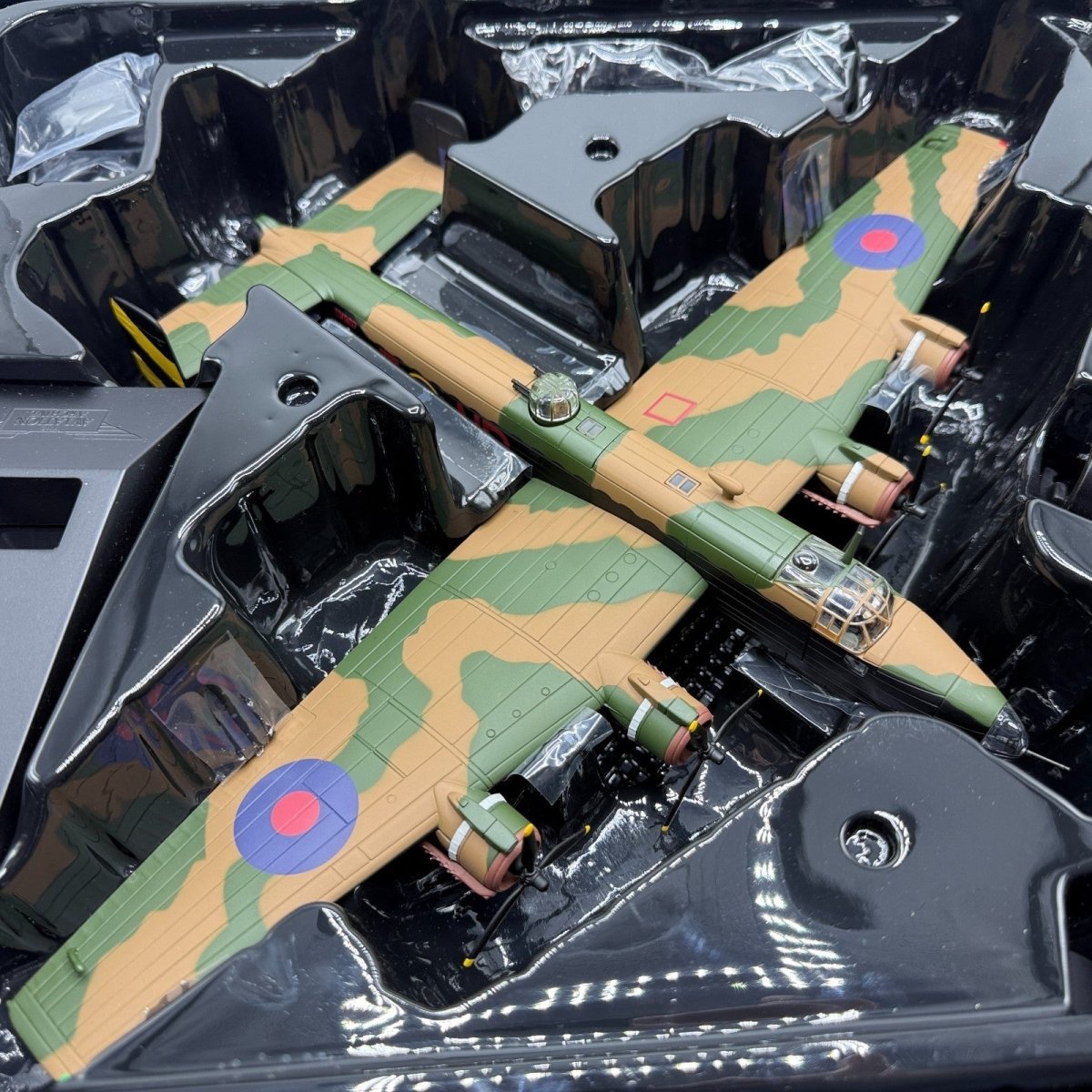 Corgi Aviation Archive 1:72 AA37204 Halifax ‘Friday the 13th’ 158 Squadron - Corgi