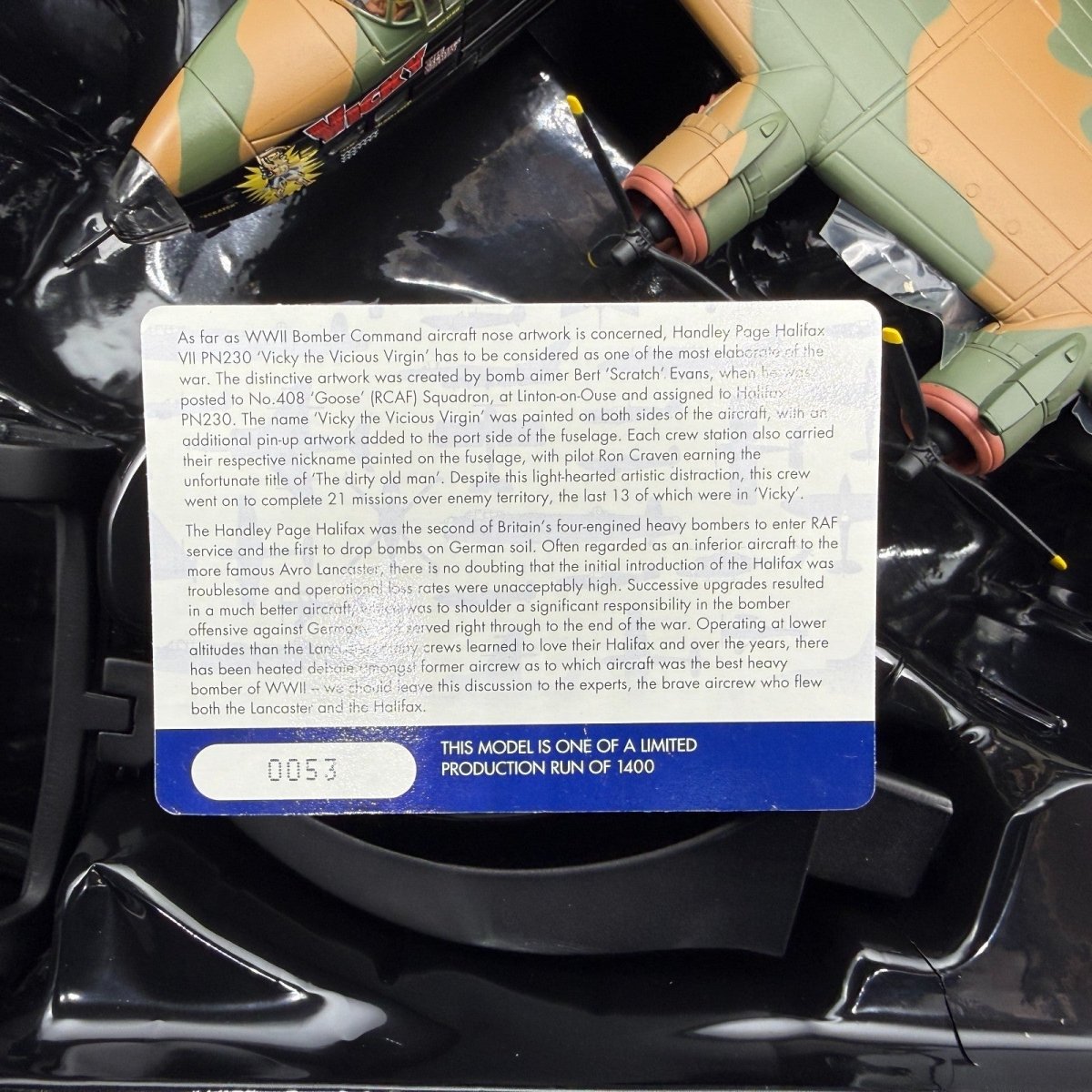 Corgi Aviation Archive 1:72 AA37208 Halifax B.VII 'Vicky The Vicious Virgin' - Corgi