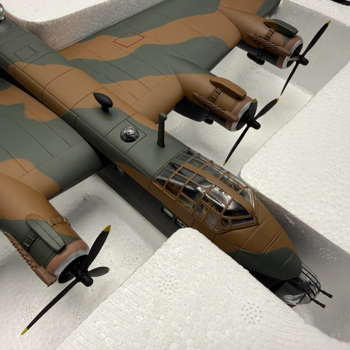 Corgi Aviation Archive 1:72 AA39503 Short Stirling MKIII, RAF 218 Sqn - Corgi