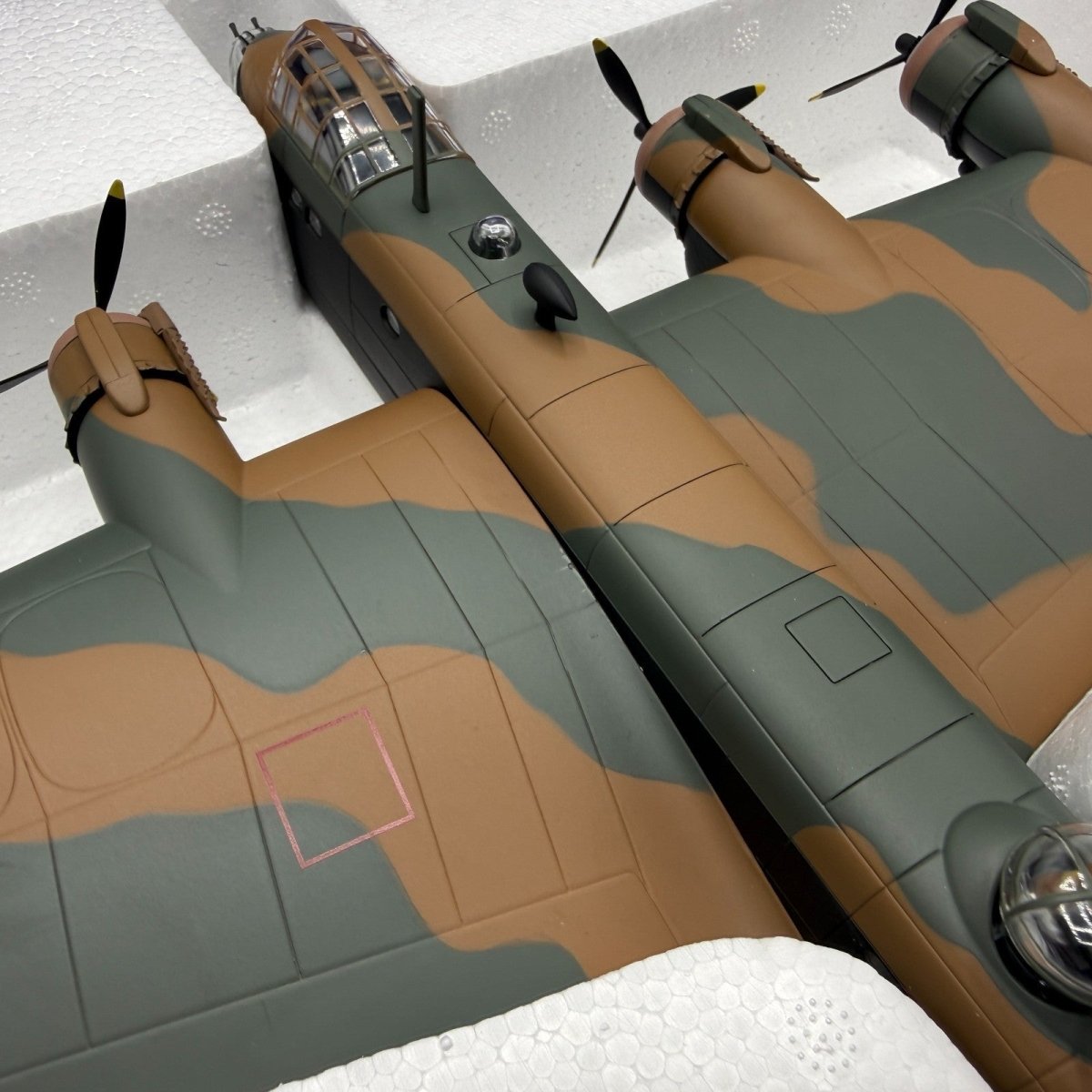 Corgi Aviation Archive 1:72 AA39503 Short Stirling MKIII, RAF 218 Sqn - Corgi