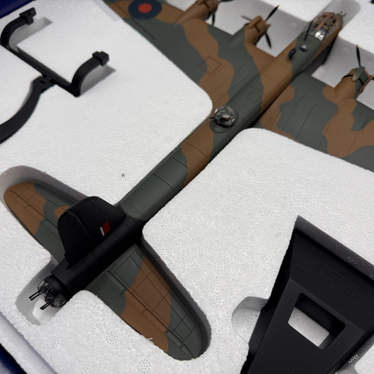 Corgi Aviation Archive 1:72 AA39503 Short Stirling MKIII, RAF 218 Sqn - Corgi