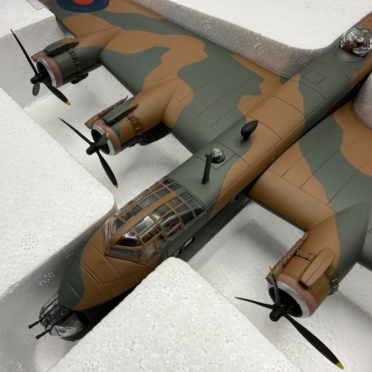 Corgi Aviation Archive 1:72 AA39503 Short Stirling MKIII, RAF 218 Sqn - Corgi