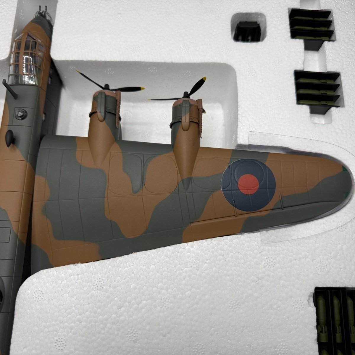 Corgi Aviation Archive 1:72 AA39503 Short Stirling MKIII, RAF 218 Sqn - Corgi