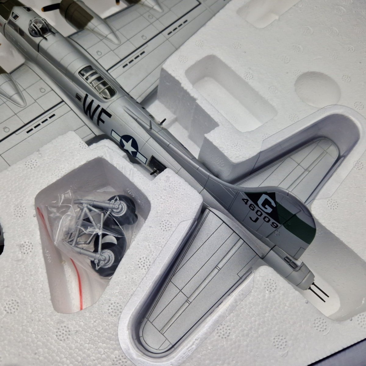 Corgi Aviation Archive 1:72 B - 17G 'FLAK EATER' Eighth Air Force AA33318 - The Collectables Vault