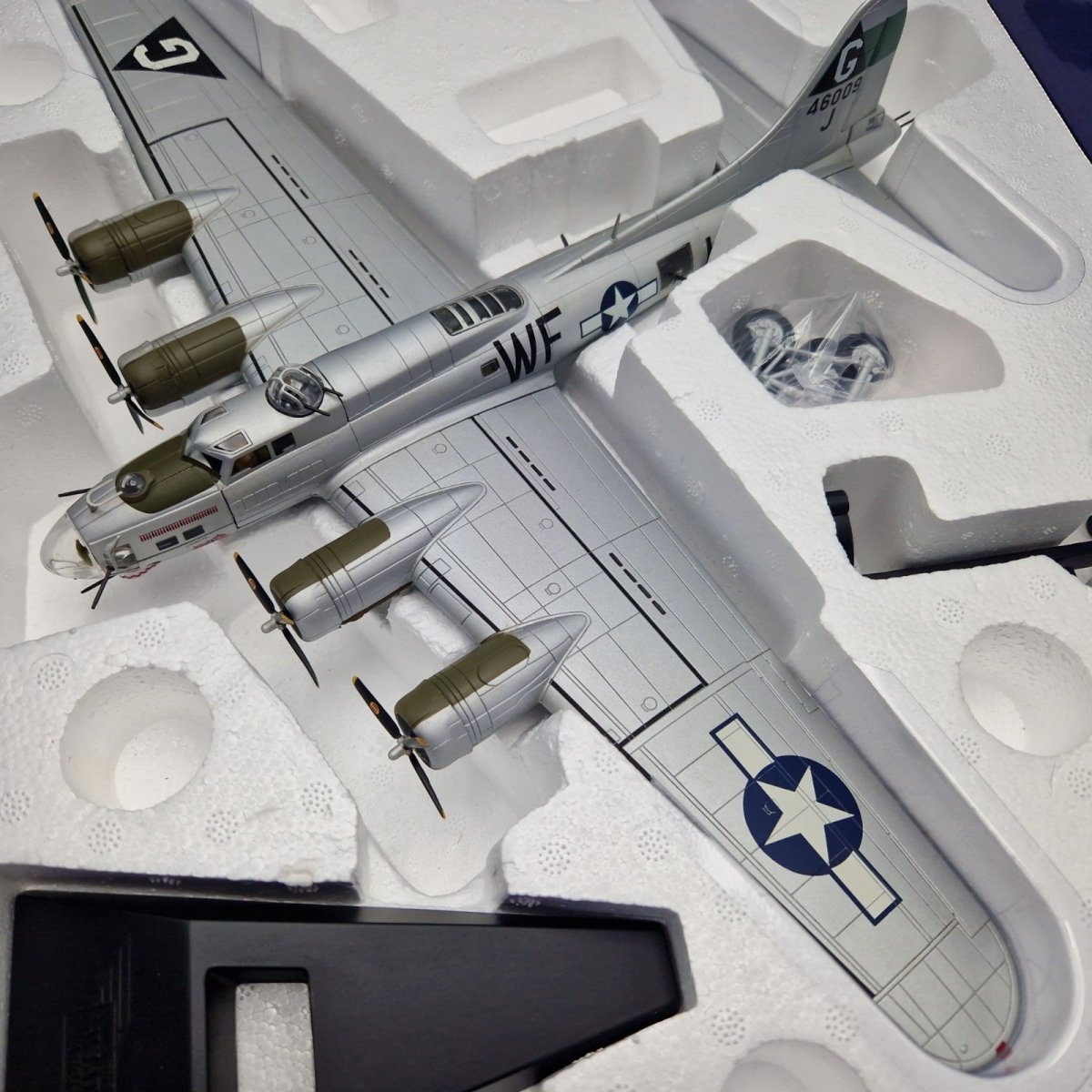 Corgi Aviation Archive 1:72 B - 17G 'FLAK EATER' Eighth Air Force AA33318 - The Collectables Vault