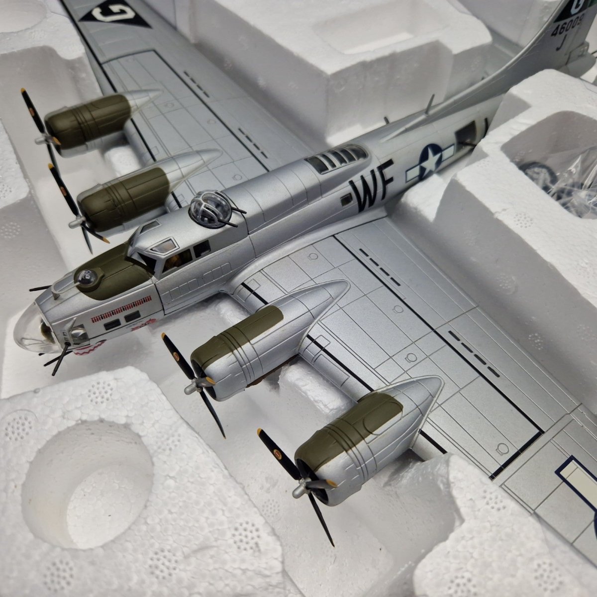 Corgi Aviation Archive 1:72 B - 17G 'FLAK EATER' Eighth Air Force AA33318 - The Collectables Vault