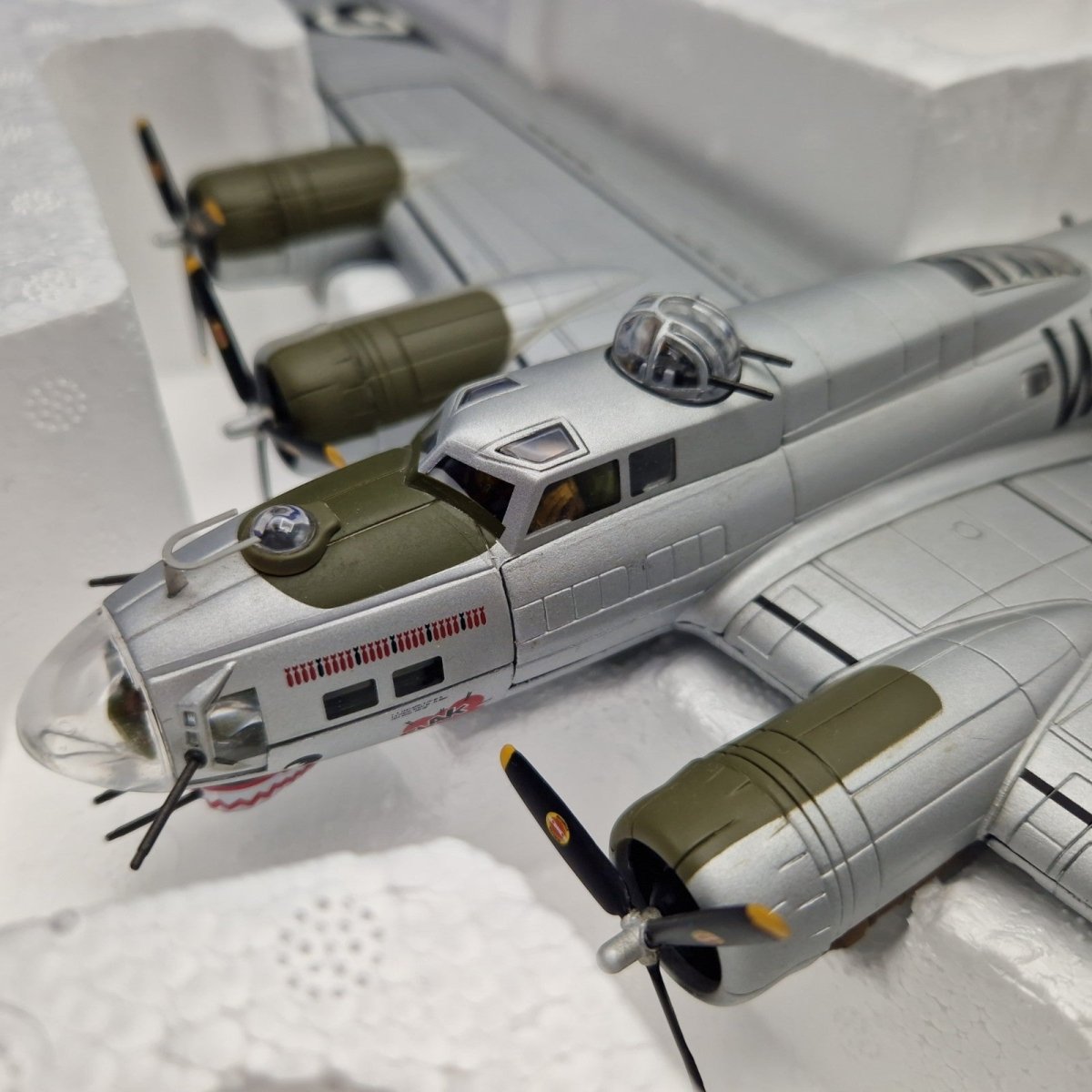 Corgi Aviation Archive 1:72 B - 17G 'FLAK EATER' Eighth Air Force AA33318 - The Collectables Vault
