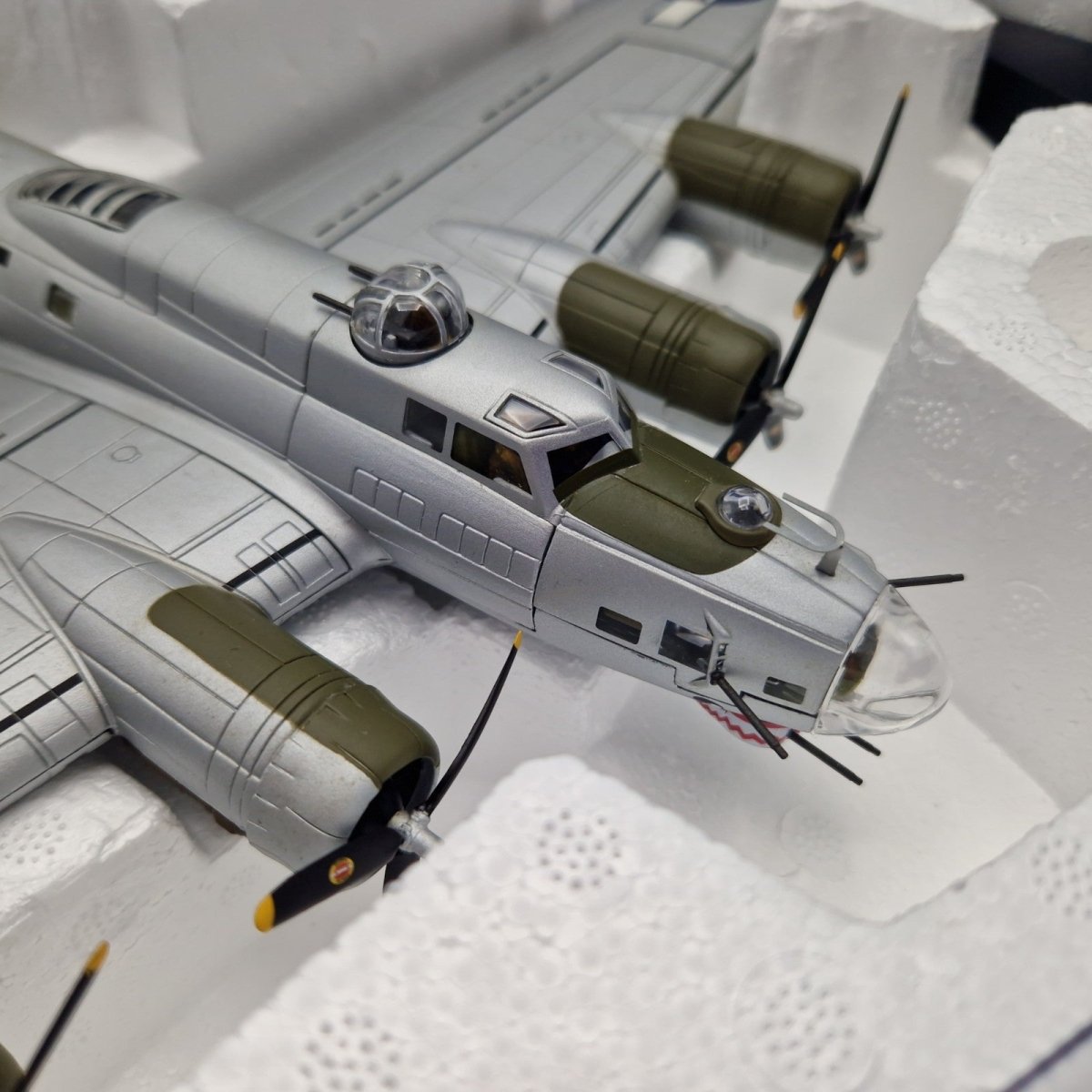 Corgi Aviation Archive 1:72 B - 17G 'FLAK EATER' Eighth Air Force AA33318 - The Collectables Vault