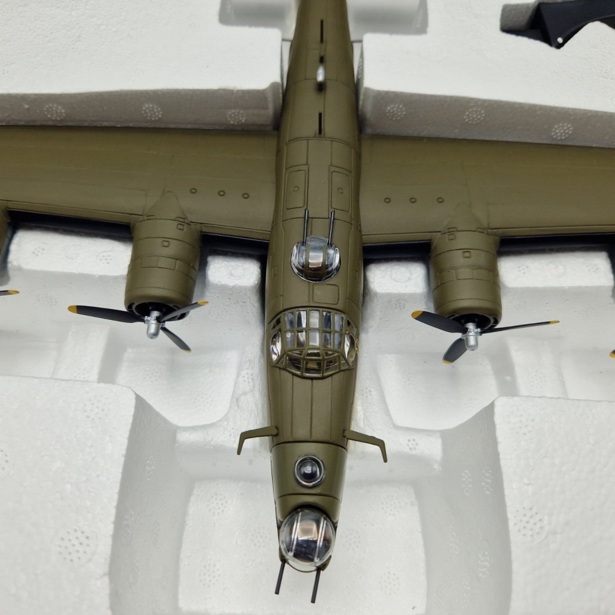 Corgi Aviation Archive 1:72 B - 24 Liberator 'Male Call' Eighth Air Force AA34018 - Corgi
