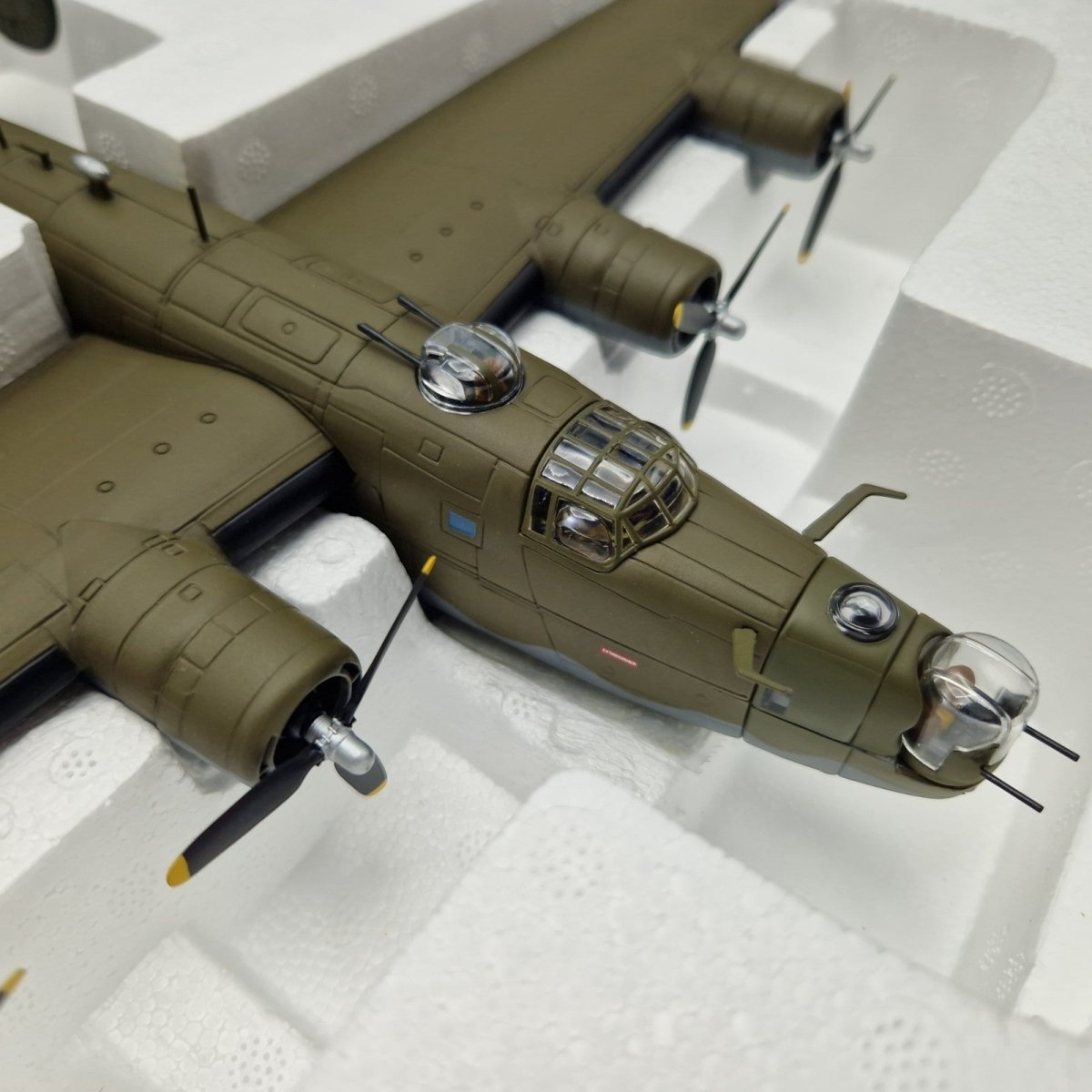 Corgi Aviation Archive 1:72 B - 24 Liberator 'Male Call' Eighth Air Force AA34018 - Corgi