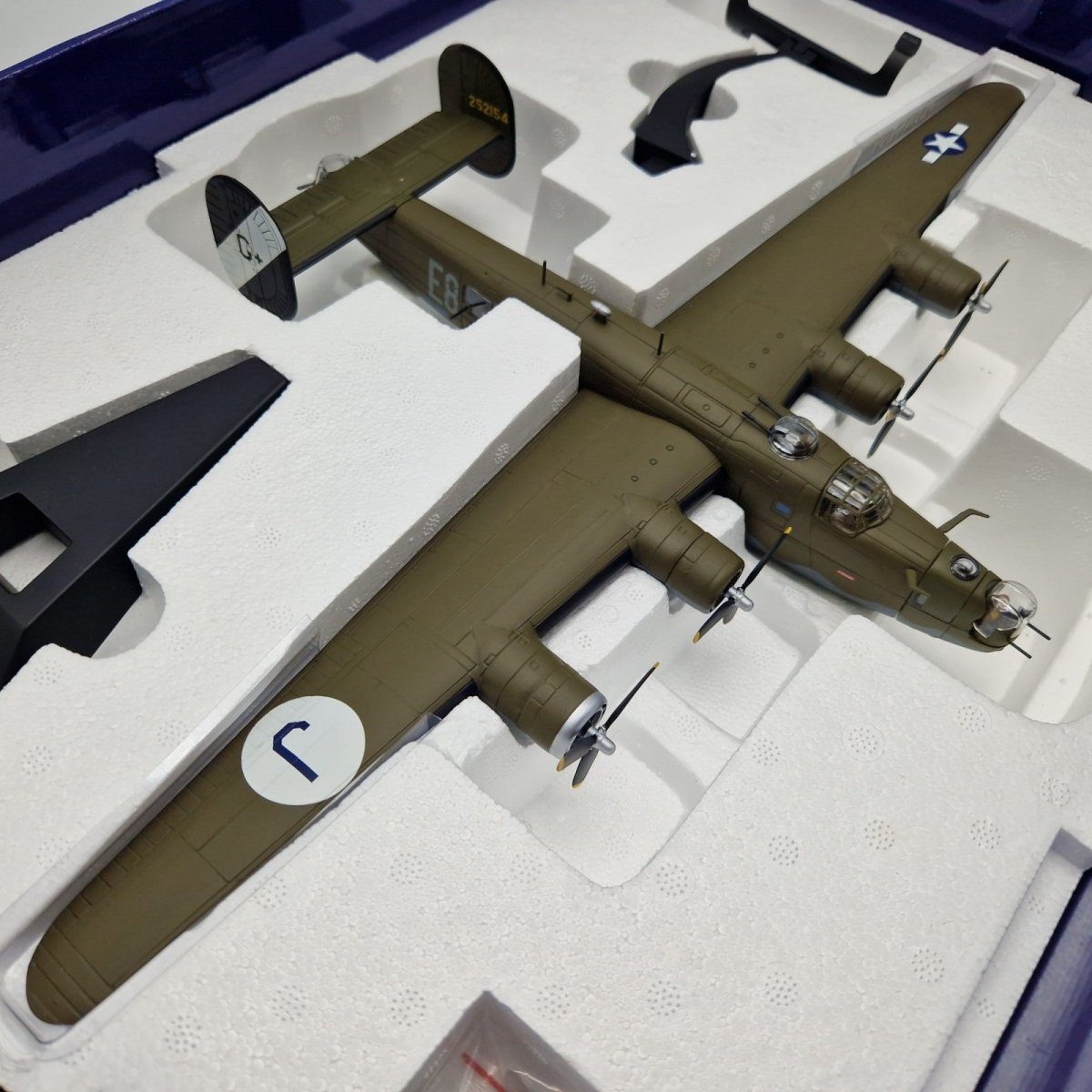 Corgi Aviation Archive 1:72 B - 24 Liberator 'Male Call' Eighth Air Force AA34018 - Corgi