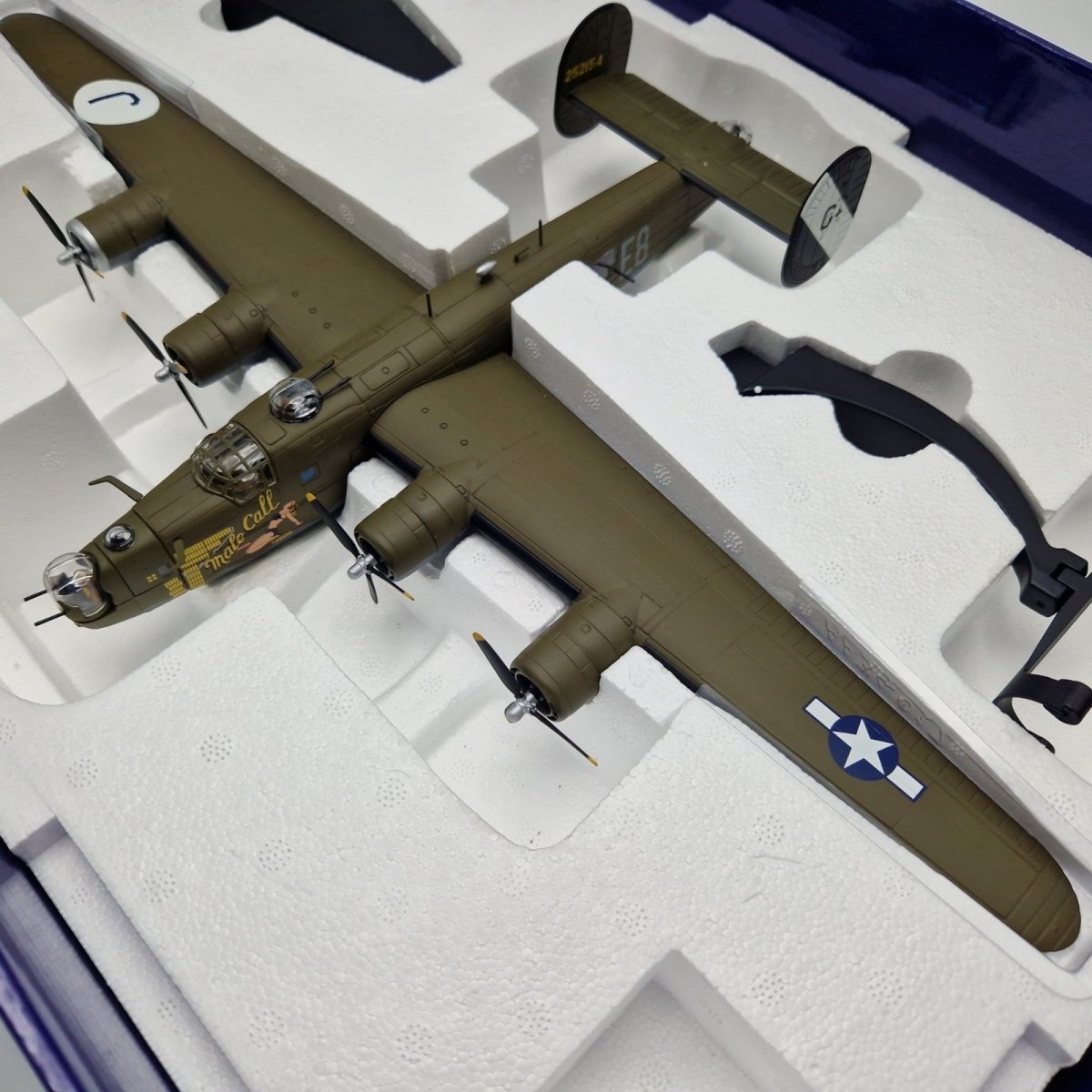 Corgi Aviation Archive 1:72 B - 24 Liberator 'Male Call' Eighth Air Force AA34018 - Corgi