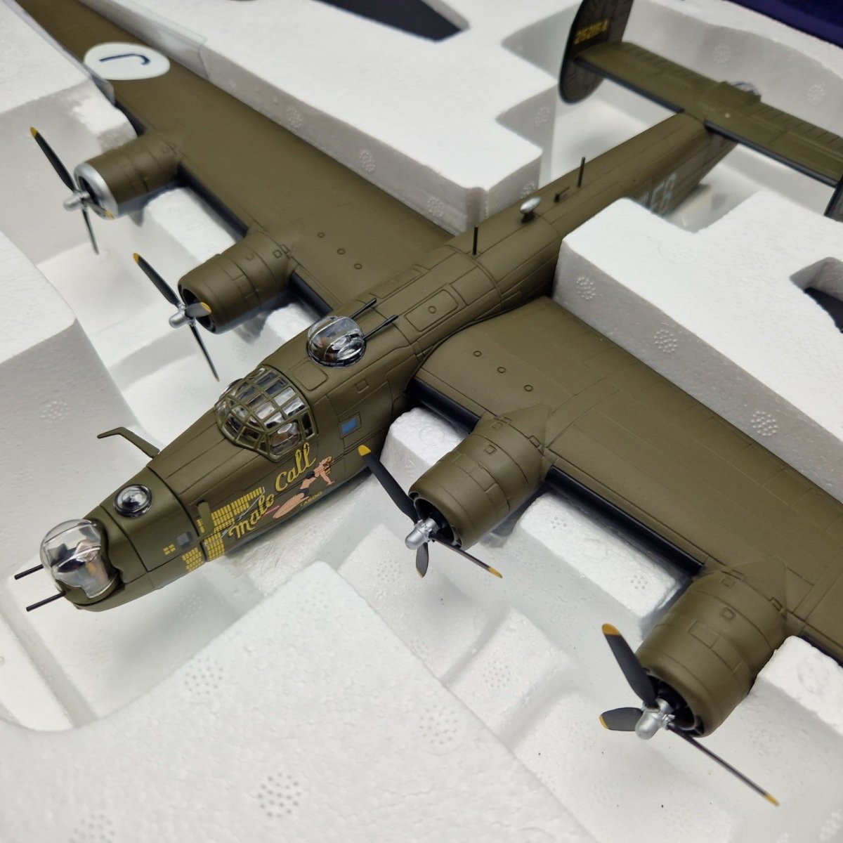 Corgi Aviation Archive 1:72 B - 24 Liberator 'Male Call' Eighth Air Force AA34018 - Corgi