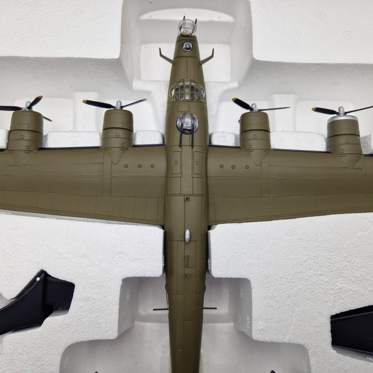 Corgi Aviation Archive 1:72 B - 24 Liberator 'Male Call' Eighth Air Force AA34018 - Corgi