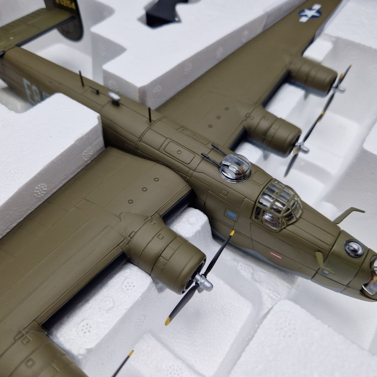 Corgi Aviation Archive 1:72 B - 24 Liberator 'Male Call' Eighth Air Force AA34018 - Corgi