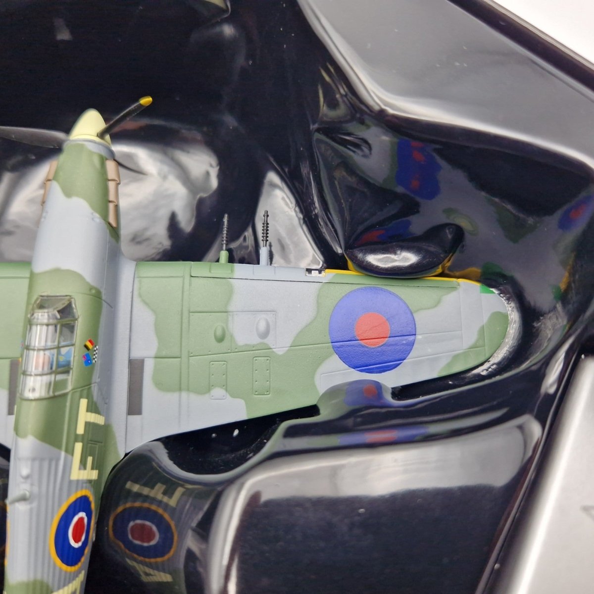 Corgi Aviation Archive 1:72 Hurricane MK.IIC, 43 Sqn RAF, AA39702A - Corgi