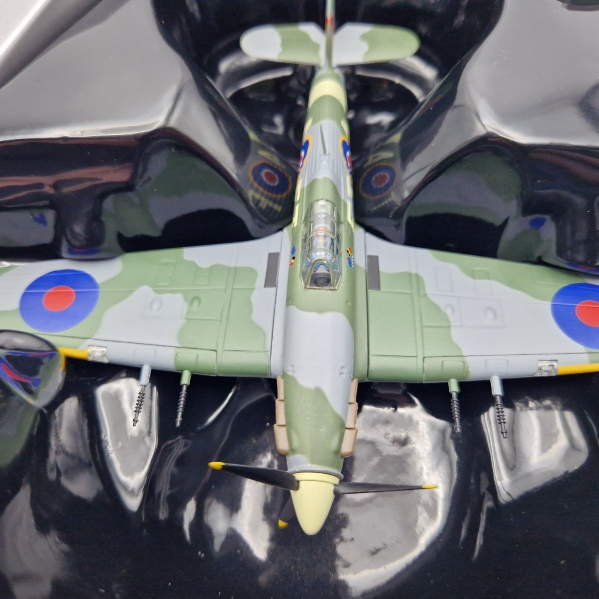 Corgi Aviation Archive 1:72 Hurricane MK.IIC, 43 Sqn RAF, AA39702A - Corgi