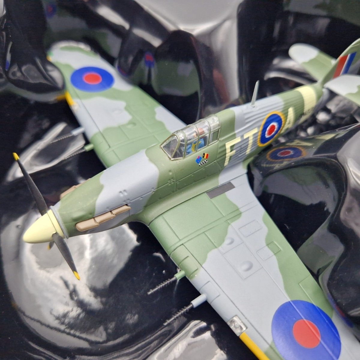 Corgi Aviation Archive 1:72 Hurricane MK.IIC, 43 Sqn RAF, Diecast Model AA39702A - Corgi