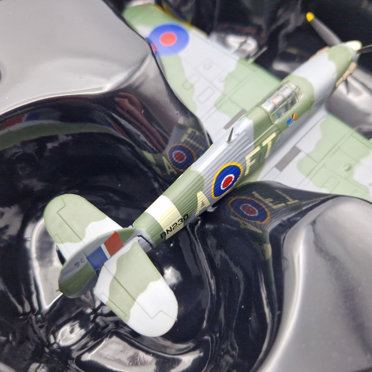 Corgi Aviation Archive 1:72 Hurricane MK.IIC, 43 Sqn RAF, Diecast Model AA39702A - Corgi