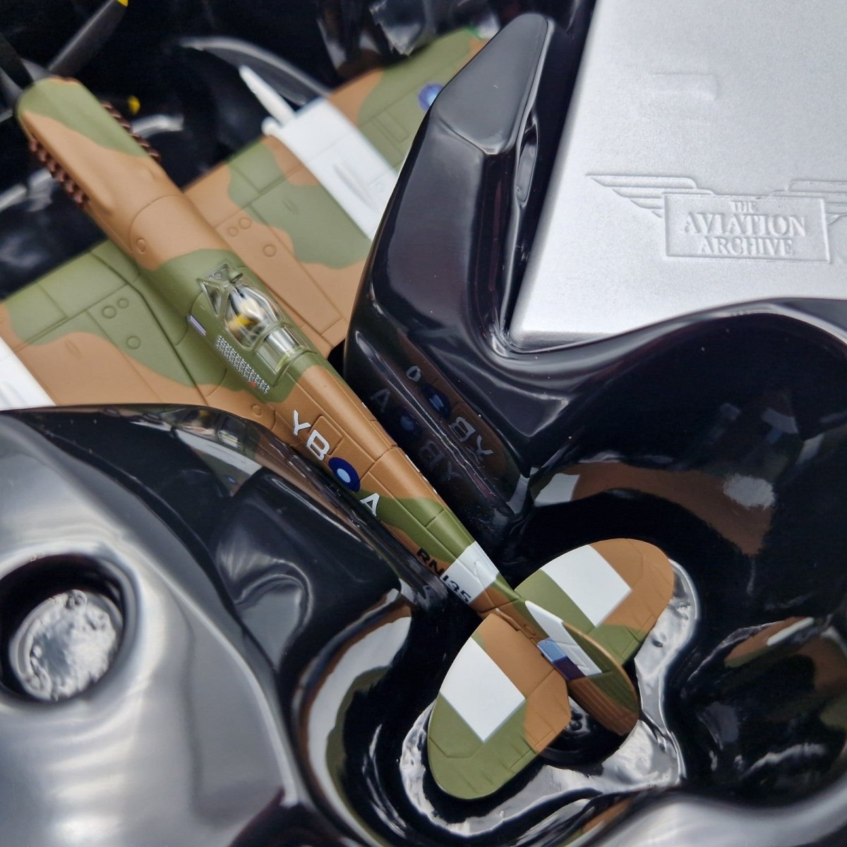 Corgi Aviation Archive 1:72 Spitfire F.MKXIVe, No.17 Sqn Singapore AA38705 - Corgi