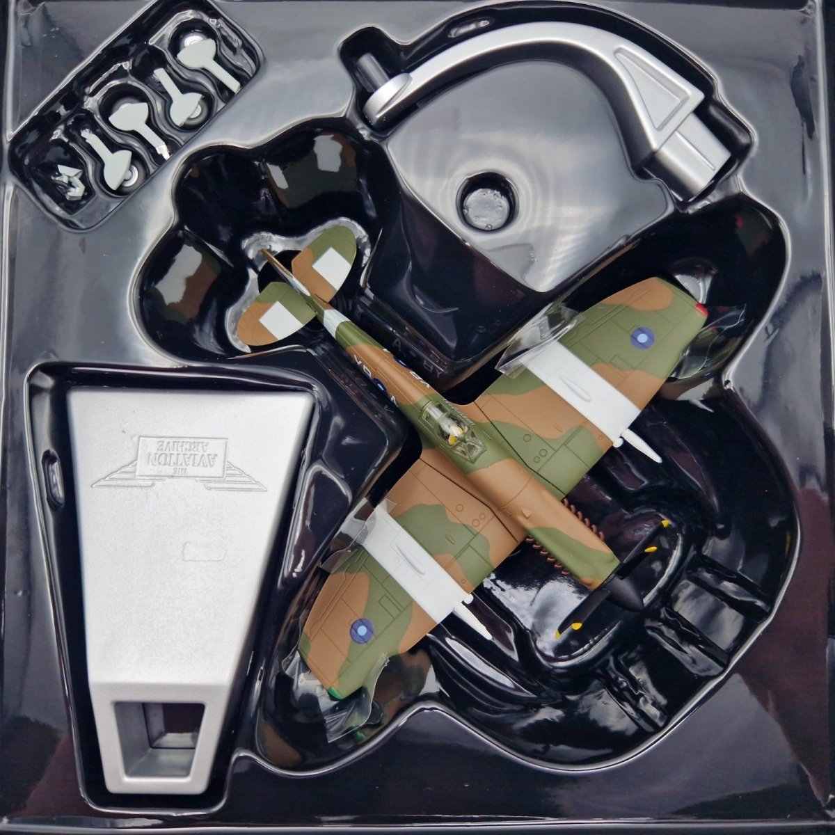 Corgi Aviation Archive 1:72 Spitfire F.MKXIVe, No.17 Sqn Singapore AA38705 - Corgi