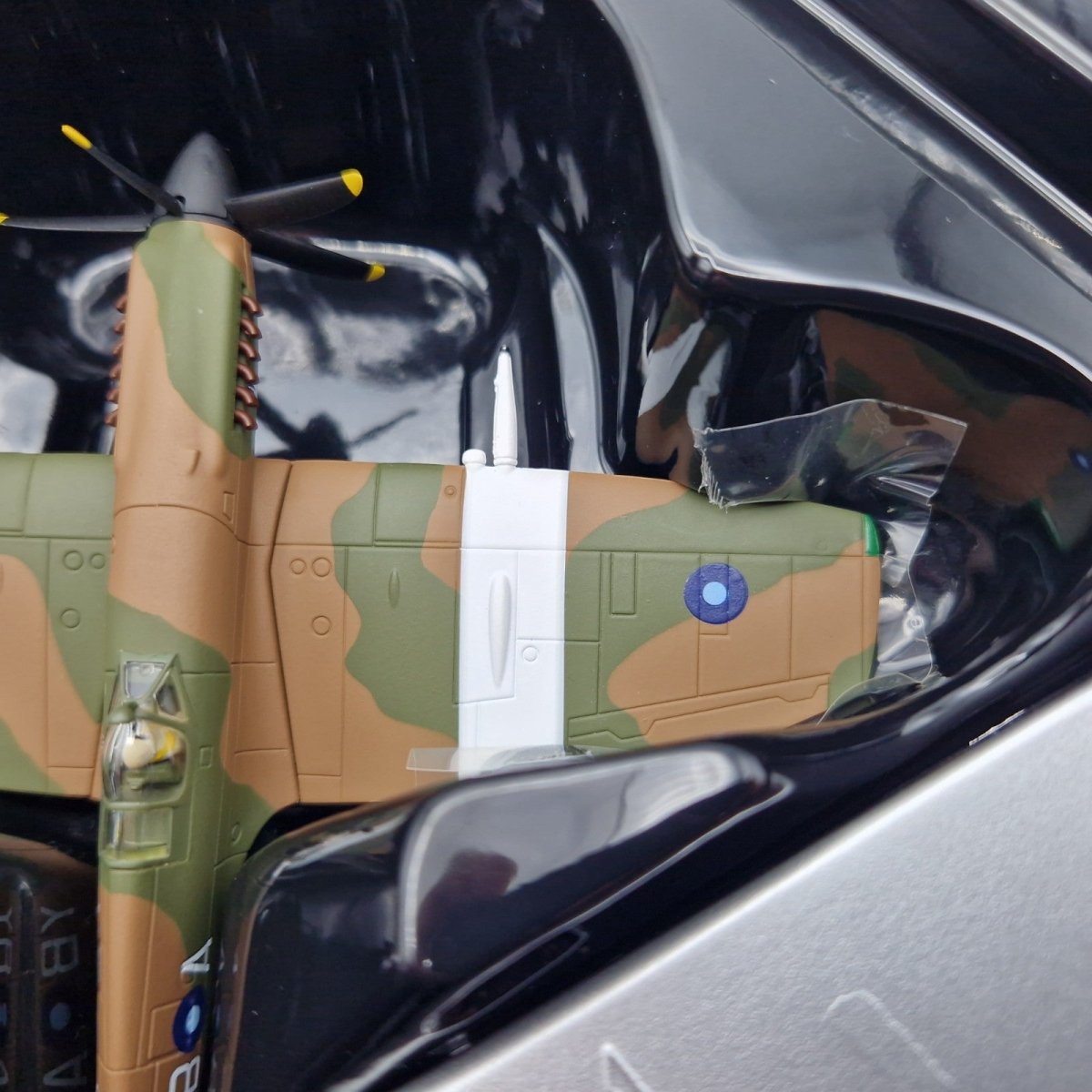 Corgi Aviation Archive 1:72 Spitfire F.MKXIVe, No.17 Sqn Singapore AA38705 - Corgi