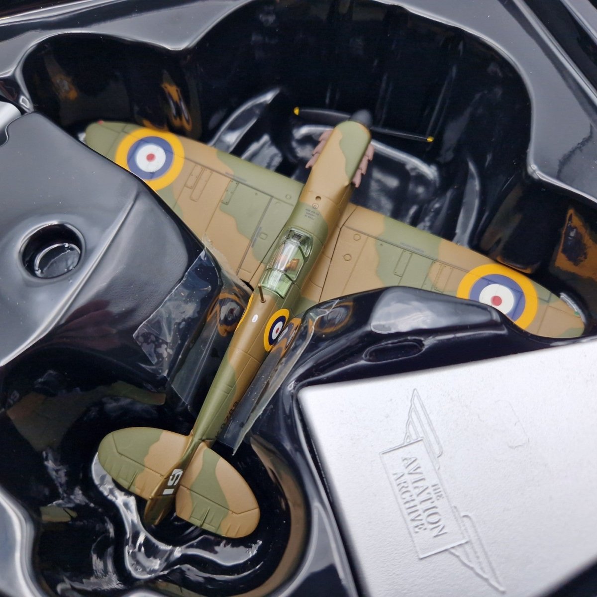 Corgi Aviation Archive 1:72 Spitfire MK1, Sqn Ldr Henry Cozens AA39202 - Corgi
