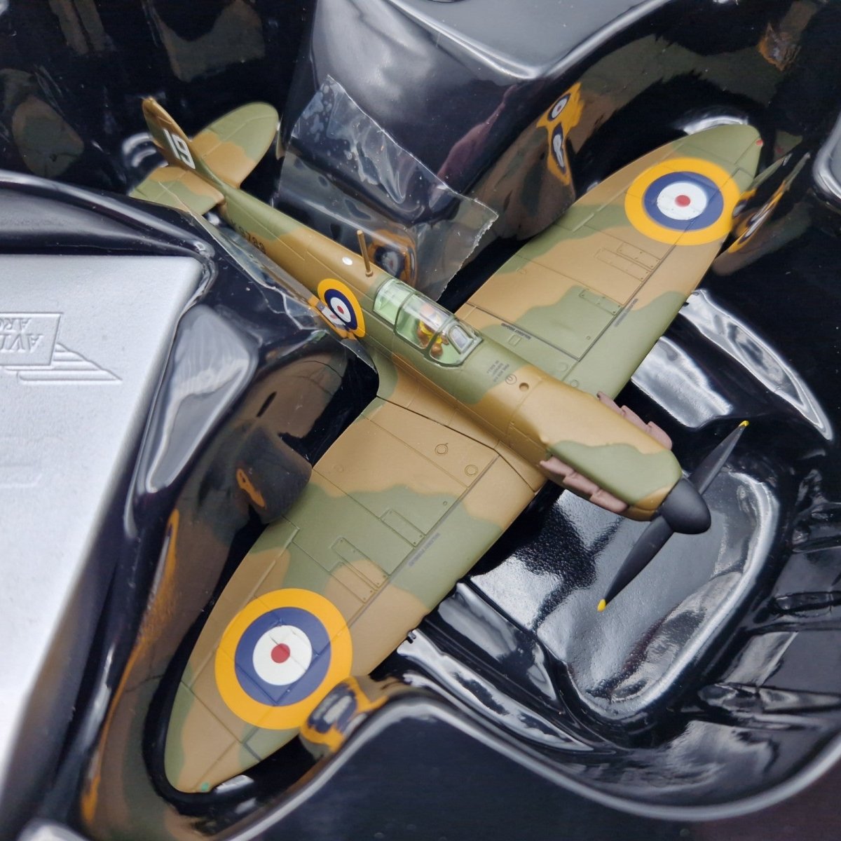 Corgi Aviation Archive 1:72 Spitfire MK1, Sqn Ldr Henry Cozens AA39202 - Corgi