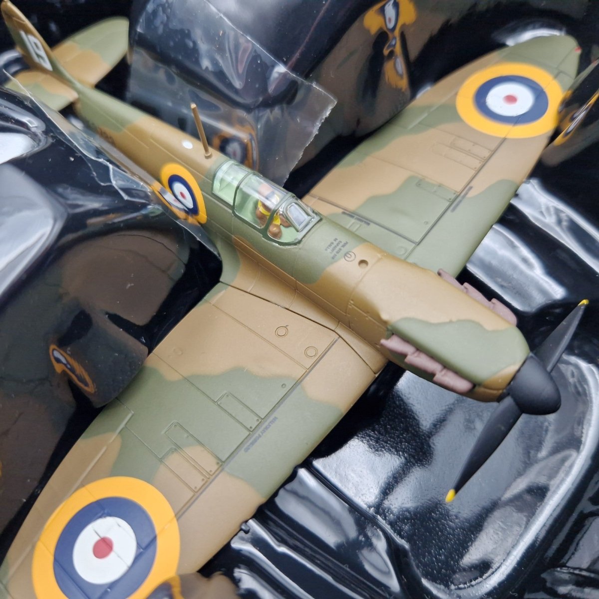 Corgi Aviation Archive 1:72 Spitfire MK1, Sqn Ldr Henry Cozens AA39202 - Corgi