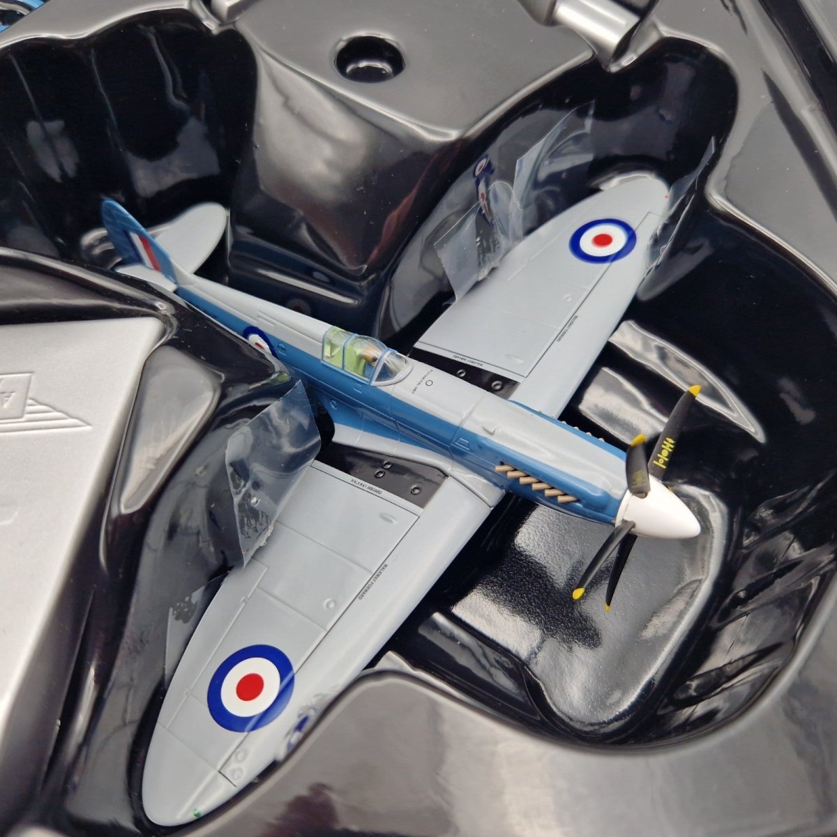 Corgi Aviation Archive 1:72 Spitfire PRXIX 'The Last' AA38704 - Corgi