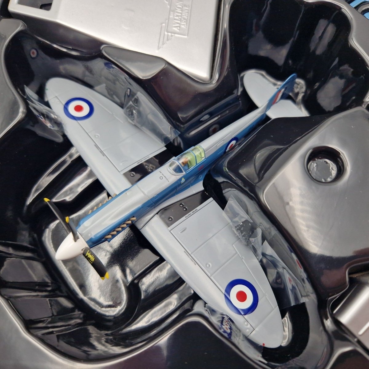 Corgi Aviation Archive 1:72 Spitfire PRXIX 'The Last' AA38704 - Corgi