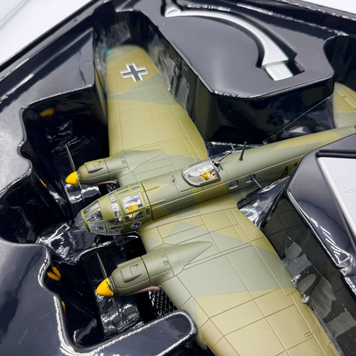 Corgi Aviation Archive AA33711 1:72 Heinkel He - 111 H - 3 KG53 Lille - Nord France - Corgi