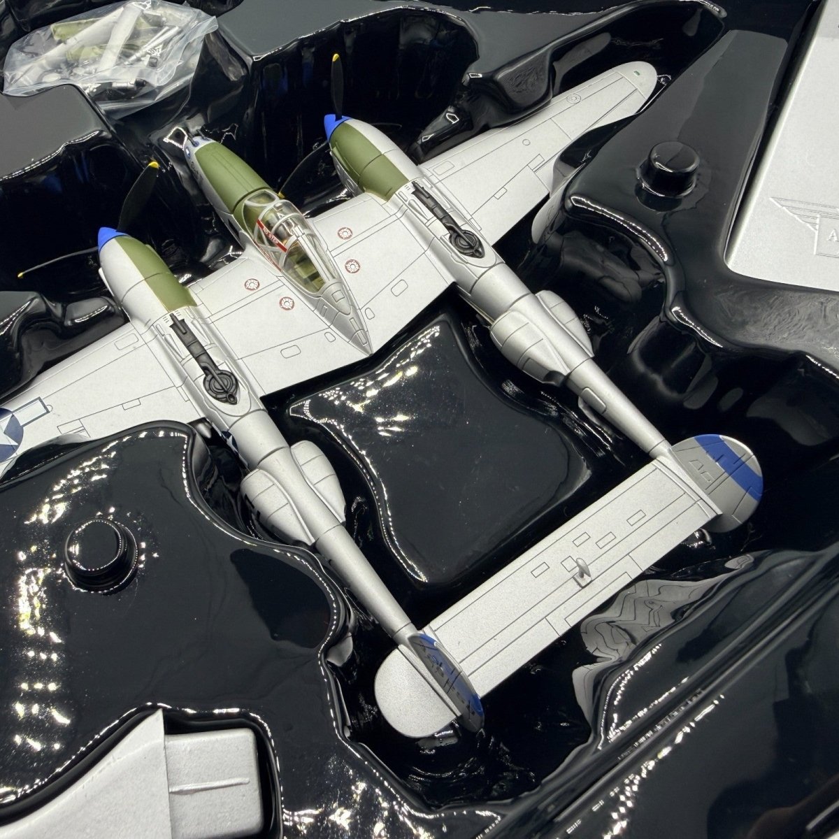 Corgi Aviation Archive AA36607 1:72 P - 38J Lightning 14th FG Triolo Italy 1944 - Corgi