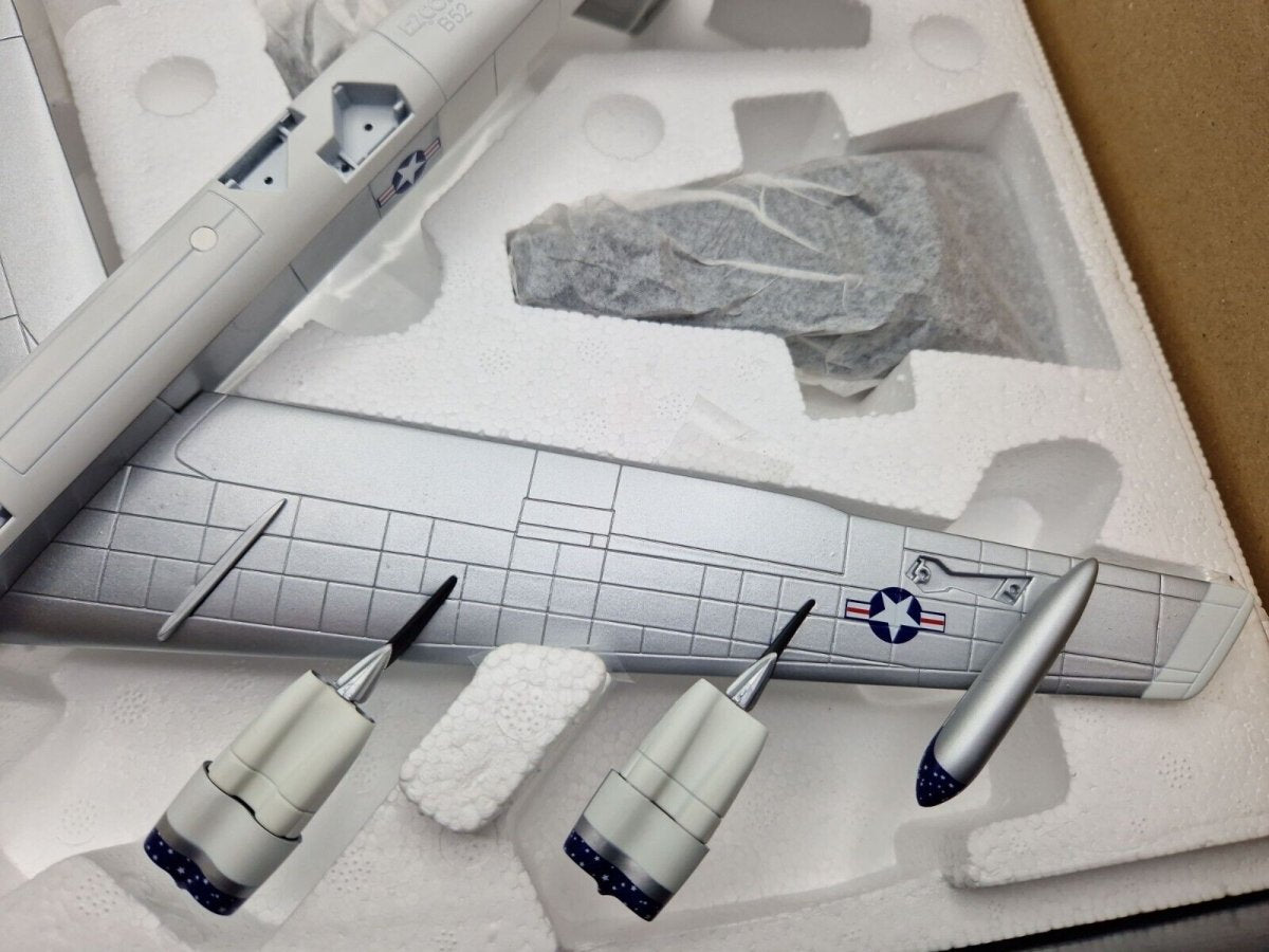 Corgi Aviation Archive 1:144 Boeing B - 52H Stratofortress USAF 449th Bomb Wing 1967 AA33507 - Corgi