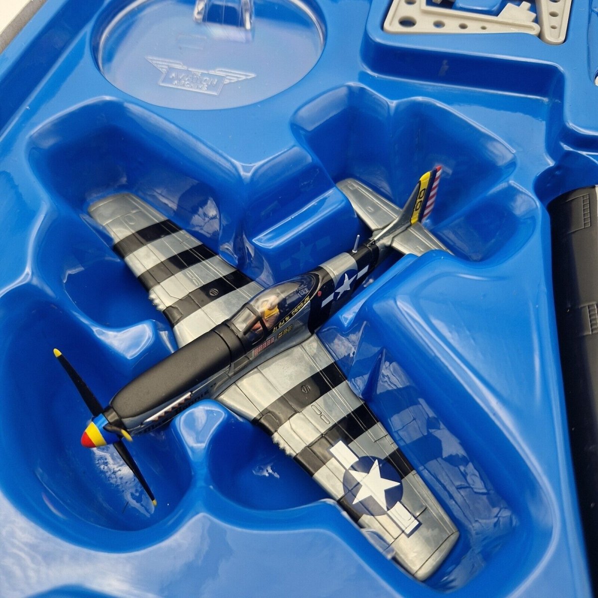 Corgi Aviation Nose Art P - 51K Mustang "Mrs Bonnie"le Shima 1945 US32213 -