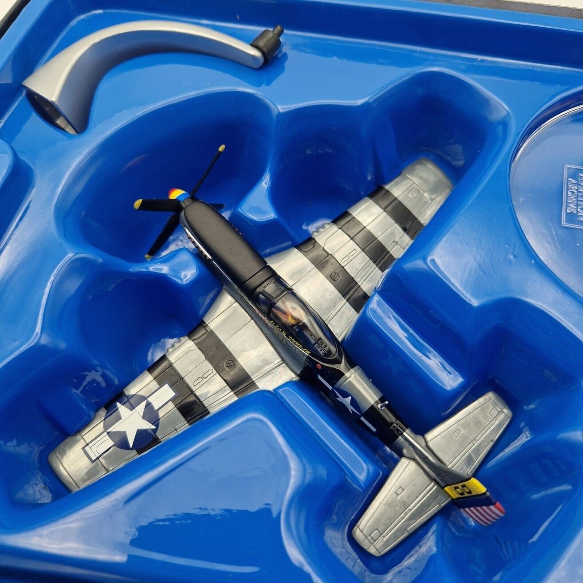 Corgi Aviation Nose Art P - 51K Mustang "Mrs Bonnie"le Shima 1945 US32213 -
