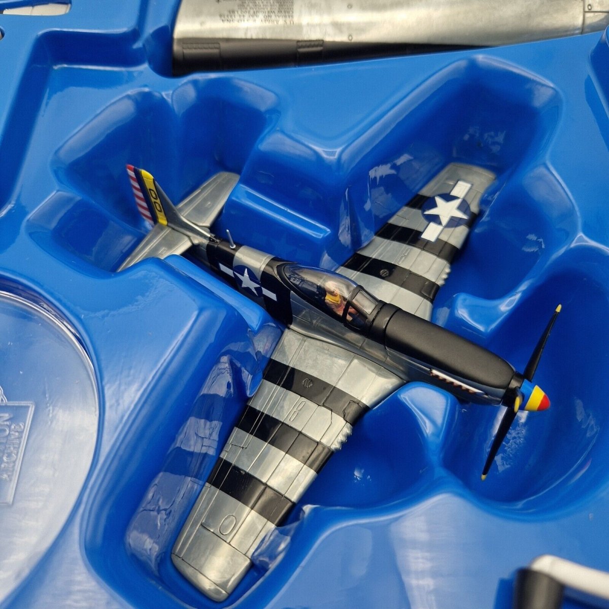 Corgi Aviation Nose Art P - 51K Mustang "Mrs Bonnie"le Shima 1945 US32213 -
