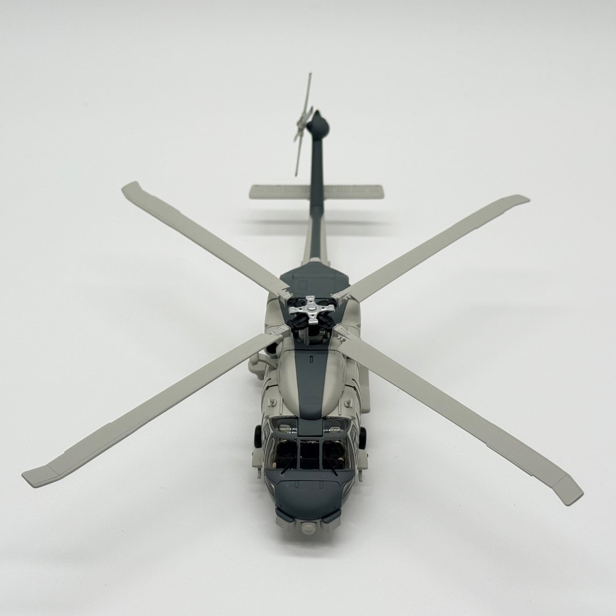 Corgi Aviation US35906 1:72 Sikorsky SH - 60F Ocean Hawk HS - 7 Dusty Dogs - Corgi