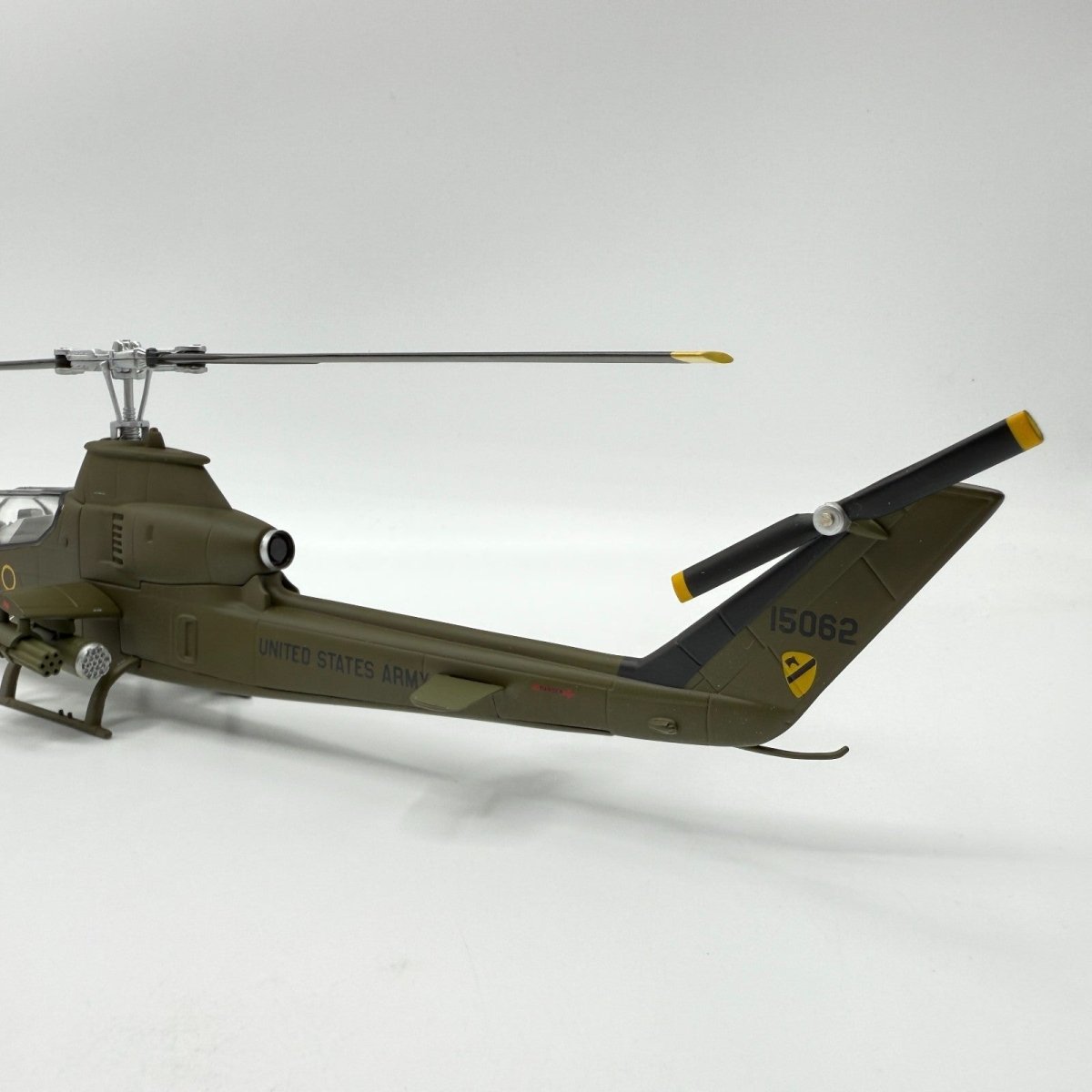 Corgi Aviation US51205 1:48 AH - 1G Cobra Helicopter "The Crystal Ship" Vietnam - Corgi