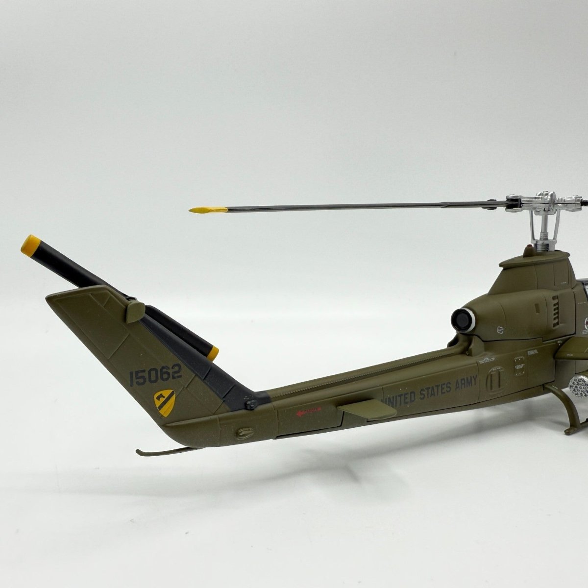 Corgi Aviation US51205 1:48 AH - 1G Cobra Helicopter "The Crystal Ship" Vietnam - Corgi