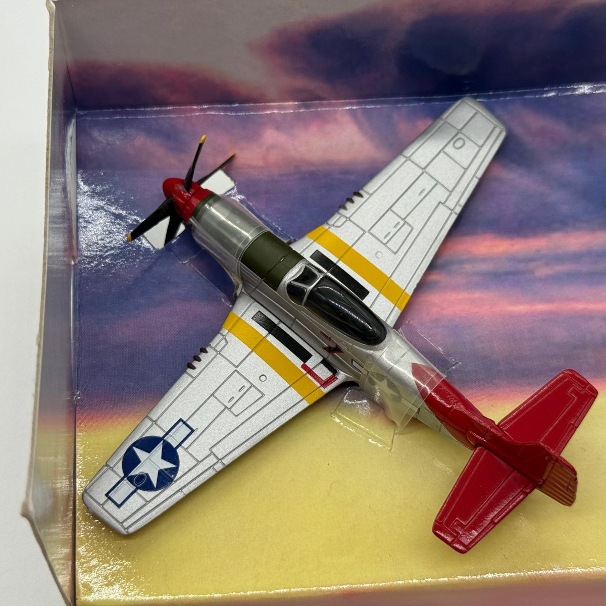 Corgi CS90017 1:110 North American P-51D Mustang Bunnie Roscoe Brown Tuskegee Airmen Italy 1945 - Corgi