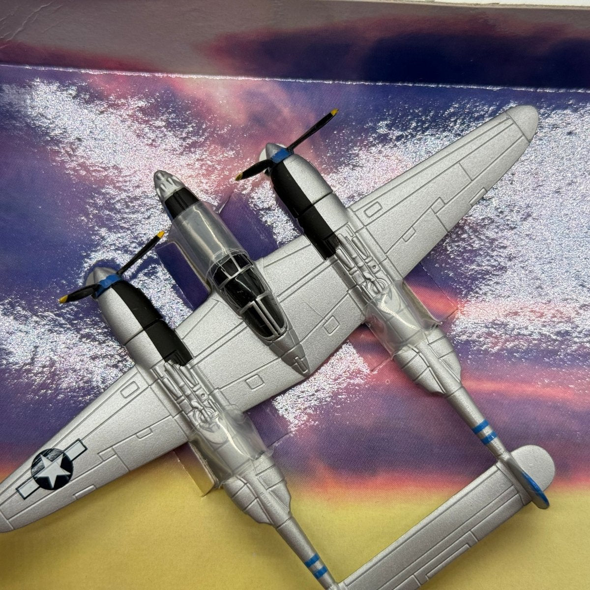 Corgi CS90021 1:147 Lockheed P-38J Lightning Little Eva 433rd FS 475th FG Calvin Wire WWII - Corgi